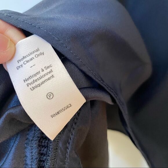 Cinq à Sept 100% Silk Sleeveless V Neck Top Dark Navy Blue Tank Shirt XS - Picture 7 of 15